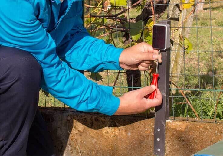 automatic-gates-sensor-check_as546103780 automatic-gates-sensor-check